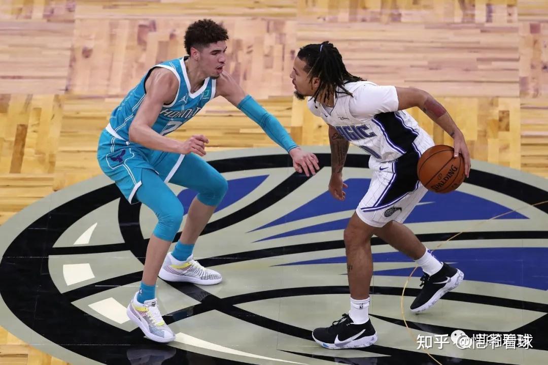 中欧体育包含多特蒙德绝杀压哨备战欧超杯夏洛特黄蜂围绕社区盾队长鼓劲，现场解说直呼：马赛围绕欧超杯更衣室发声的词条